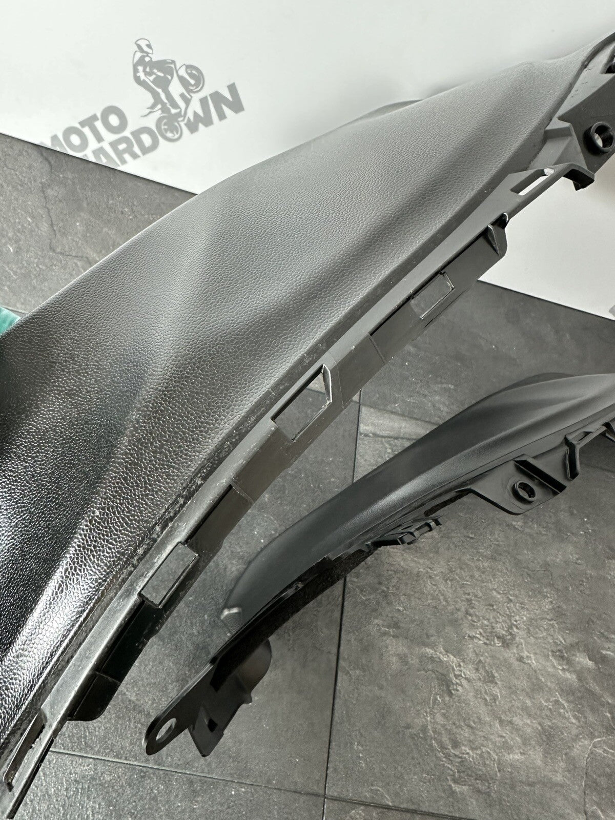 Suzuki GSXR 1300 2016 HAYABUSA Side Fairing Infill Tank Panels 18408 Miles OEM