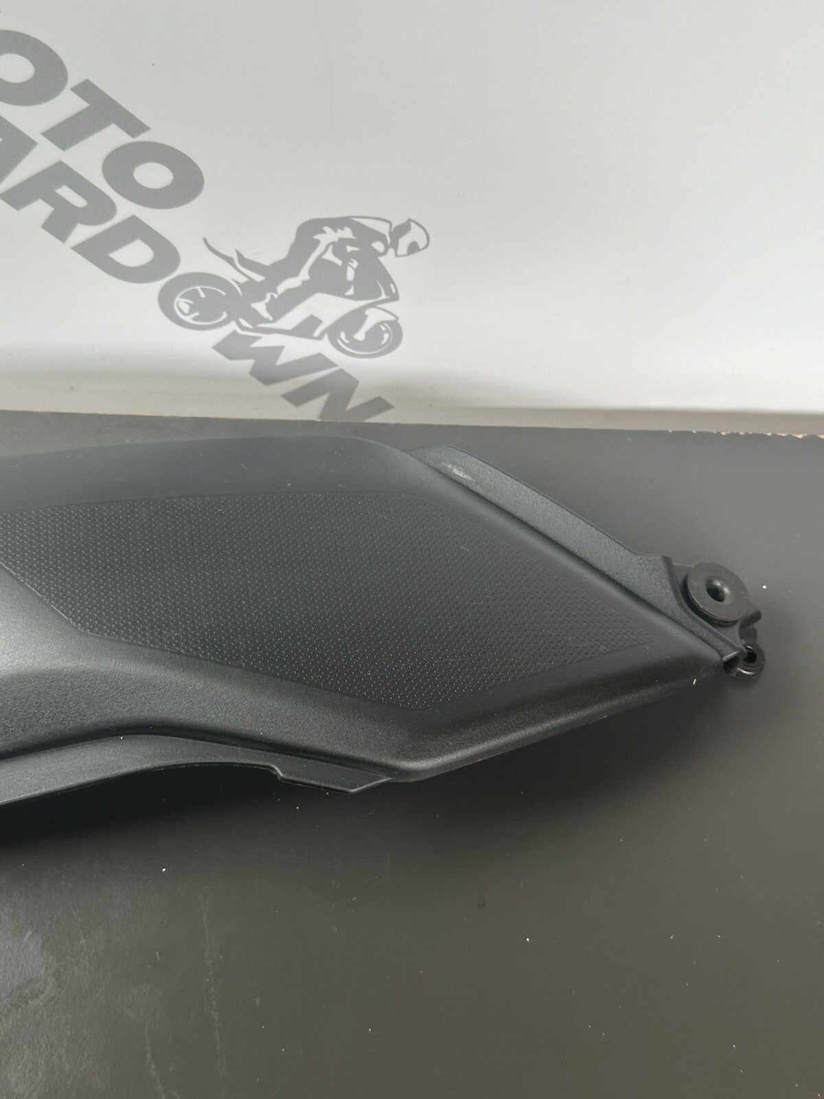 Kawasaki Z900 Right side fairing cover panel cowl RH 36001-0686 14093-0668 OEM