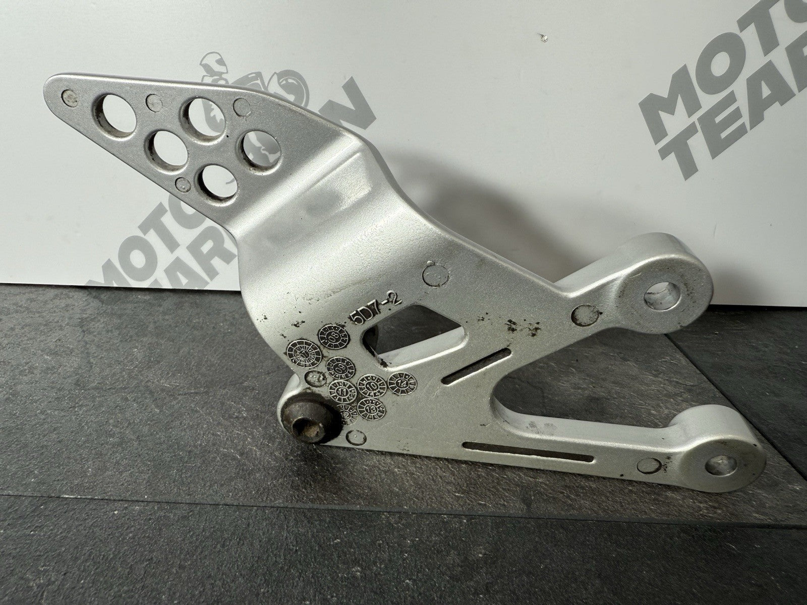 Yamaha YZF R125 R 125 2014 Left Rearset Footrest Mount 26983 Miles 2008-2018