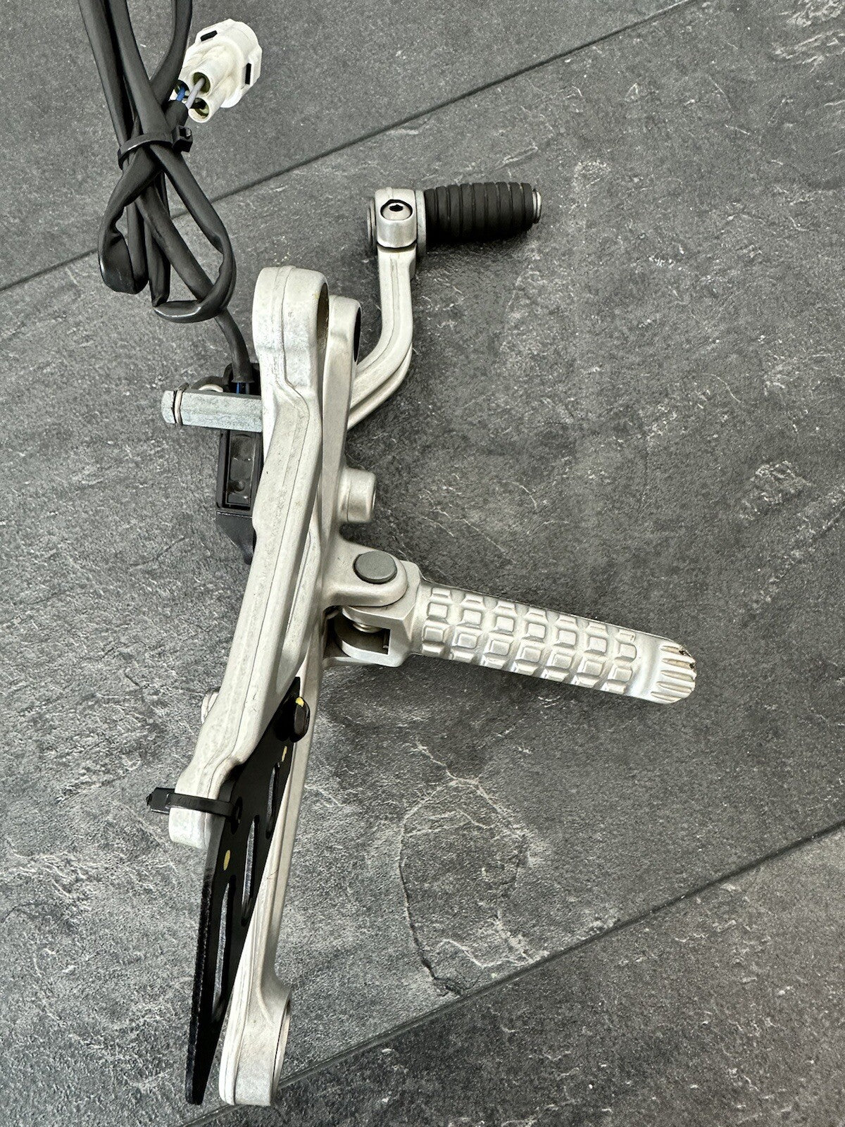 Aprilia Tuono V4 1100 Factory 2020 Right Rearset Footrest Brake 6889m OEM 2019