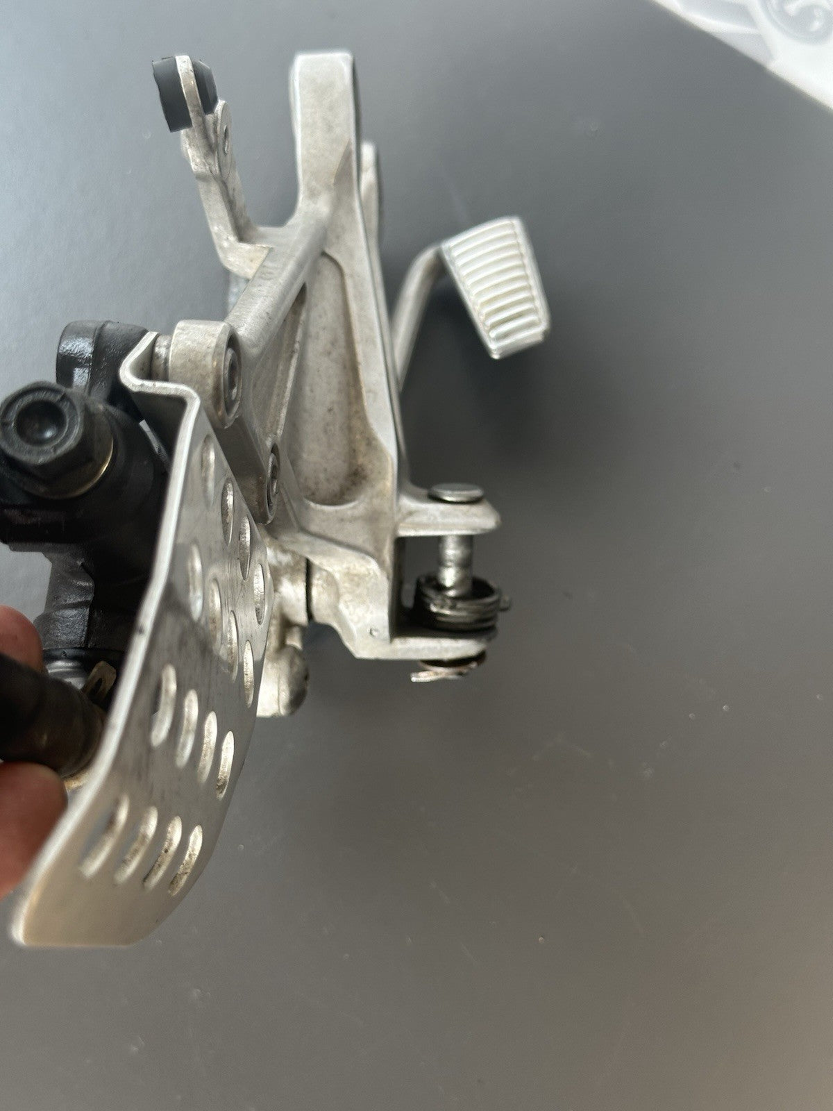 HONDA CBR1000RR FIREBLADE Right Front Footrest Hanger 2004-2005 SPARES/REPAIRS
