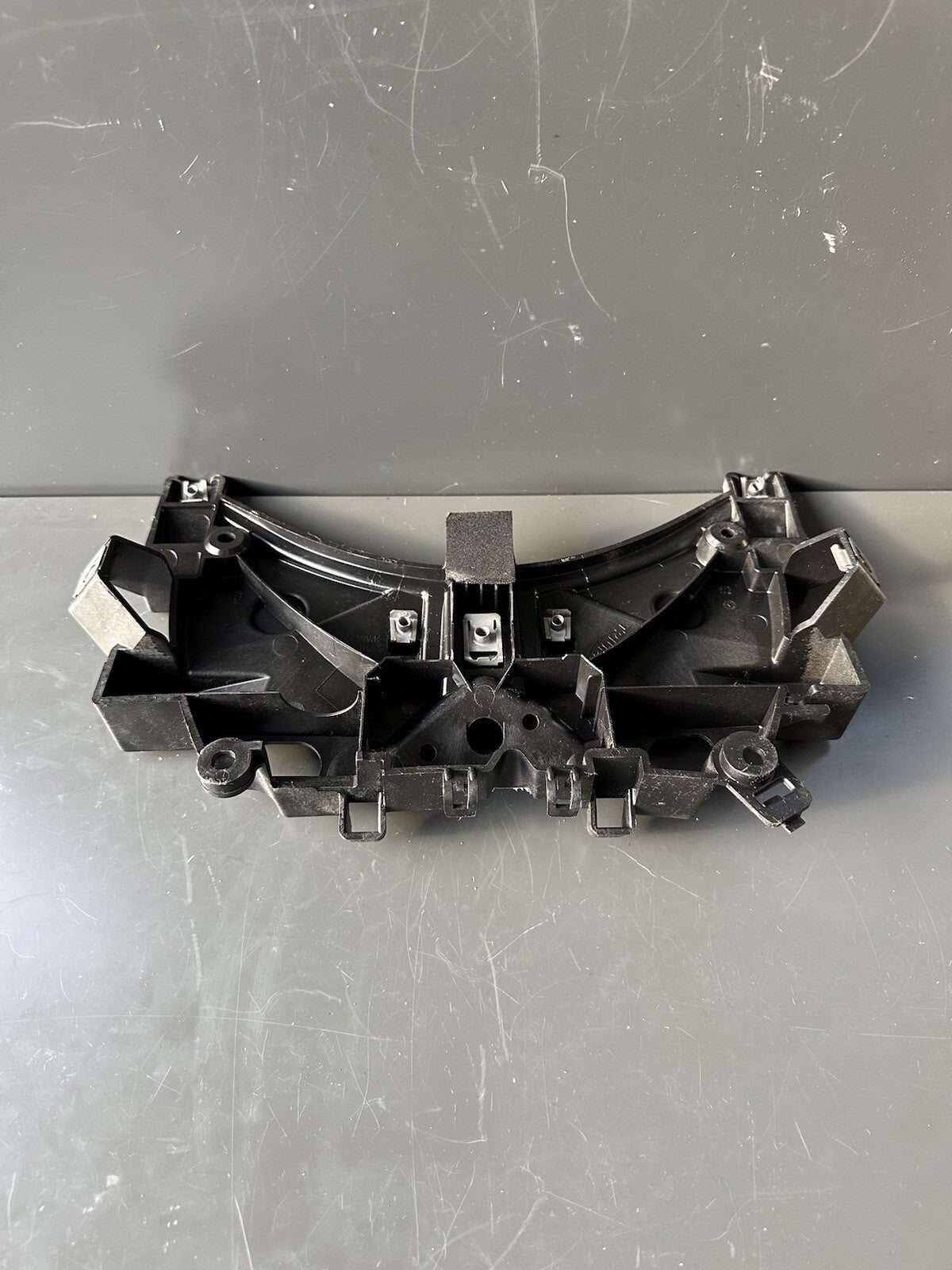 TRIUMPH STREET TRIPLE 765RS 2017-19 REAR SEAT LATCH BRACKET BRIDGE OEM 2070384