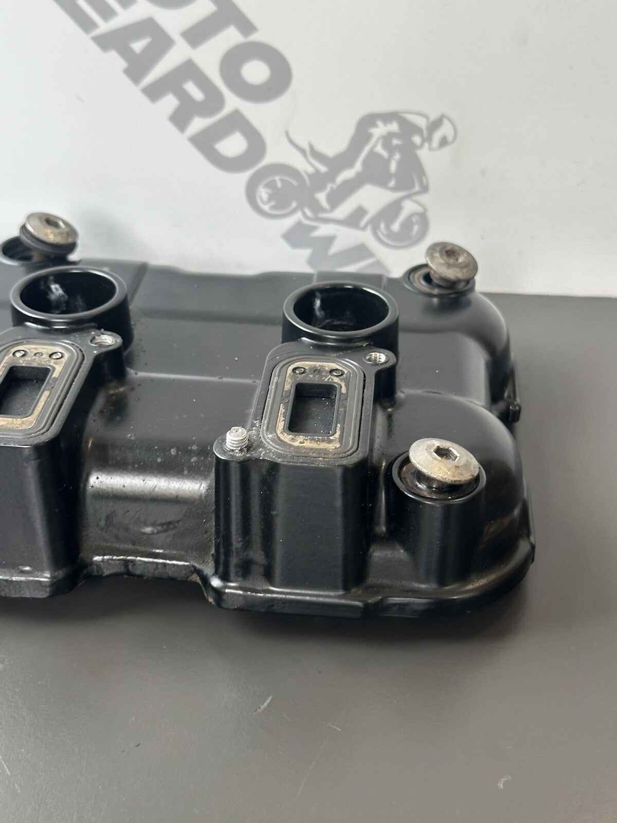 Speed Triple 1050 Engine Rocker Cam Cover Genuine Triumph 2011-2015 DESCRIPTION
