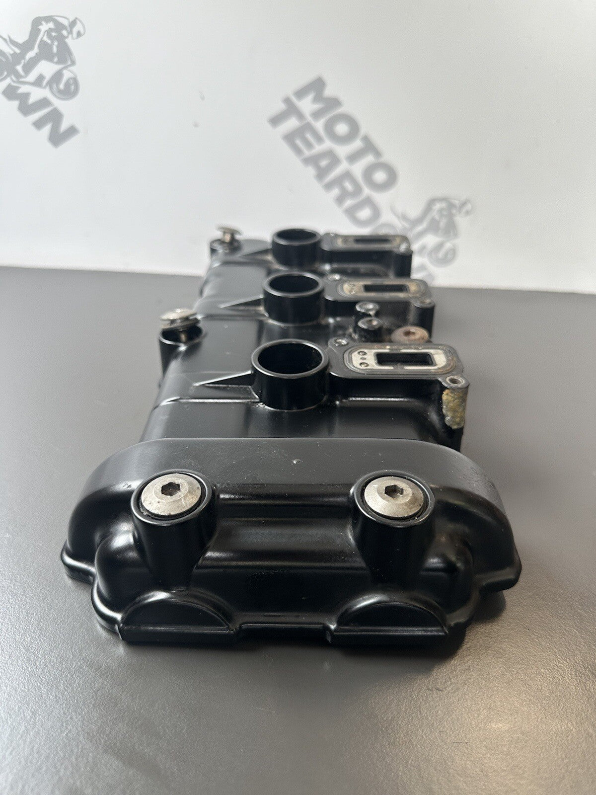 Speed Triple 1050 Engine Rocker Cam Cover Genuine Triumph 2011-2015 DESCRIPTION