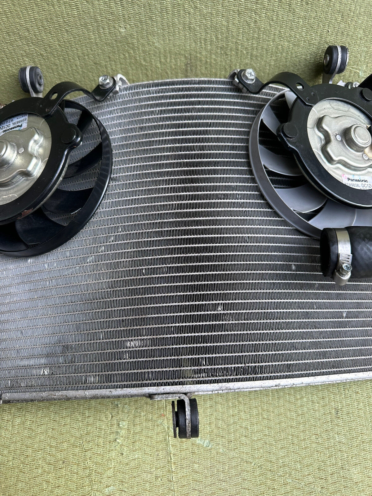 YAMAHA R1 14B RADIATOR AND FANS BIG BANG YZF 1000 2009-2014 Yamaha R1 Radiator