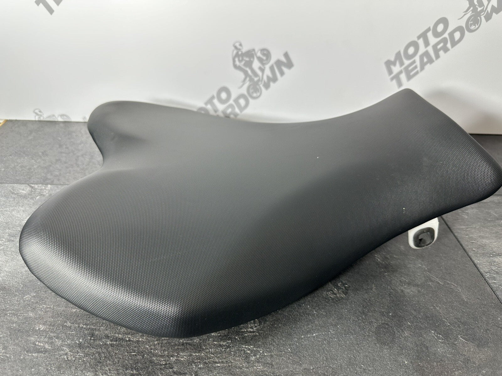 Suzuki GSXR 1000 2014 Riders Seat Front Seat Saddle 22774 Miles 2009-2016 OEM