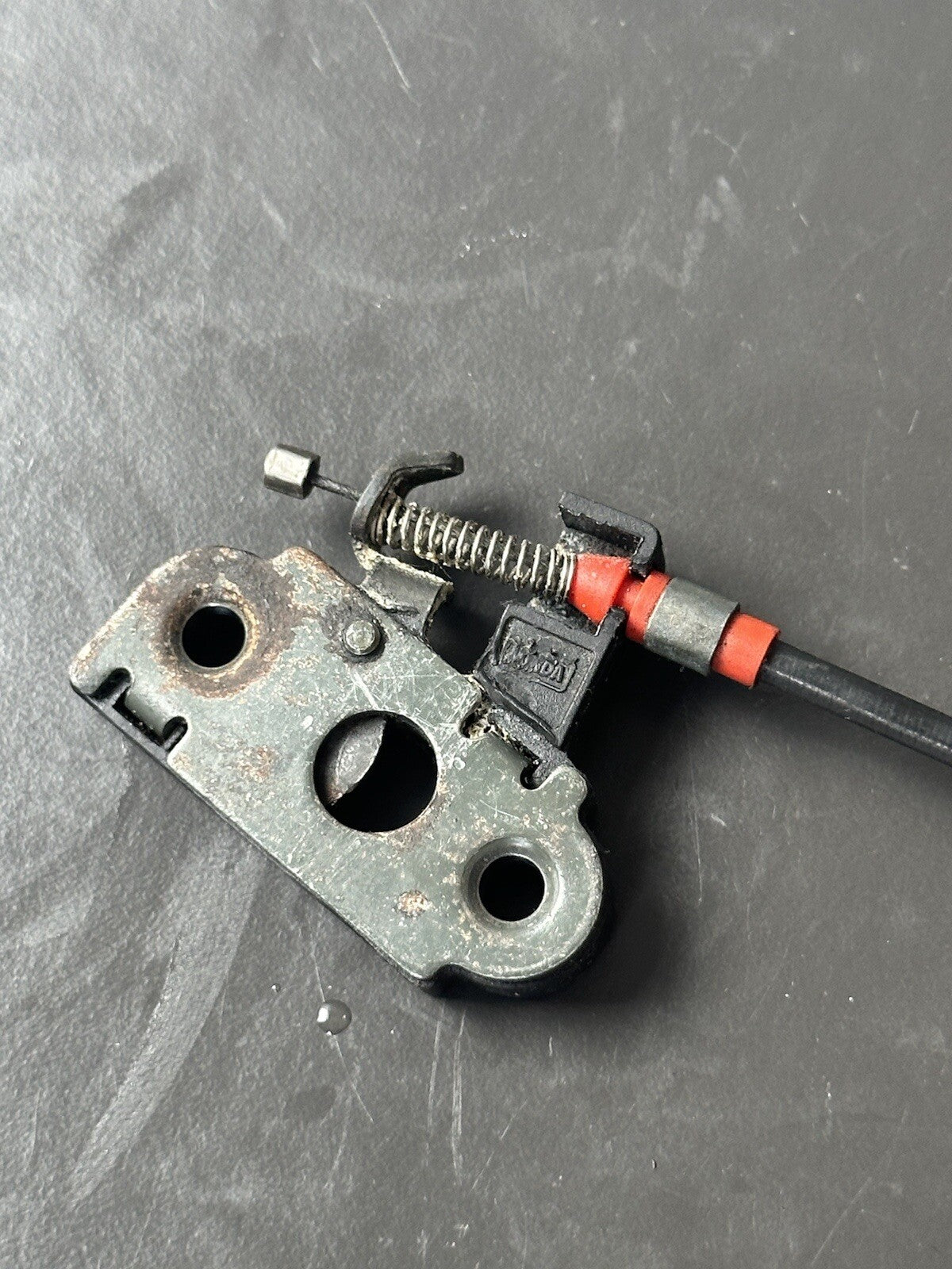 GENUINE TRIUMPH SPEED TRIPLE 1050 2011 -15 SEAT CATCH AND CABLE