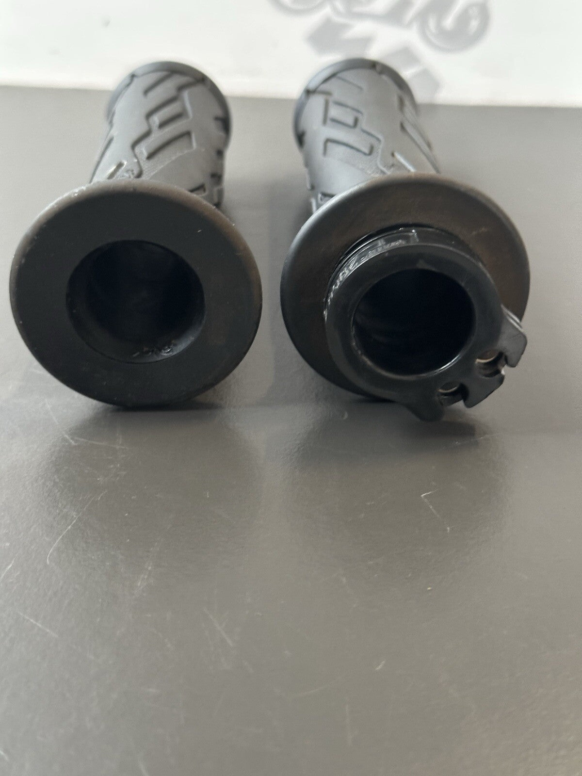 SUZUKI GSXR 600 750 HANDLEBAR GRIPS RIGHT LEFT THROTTLE OEM 600 L1-L7 2011-2016