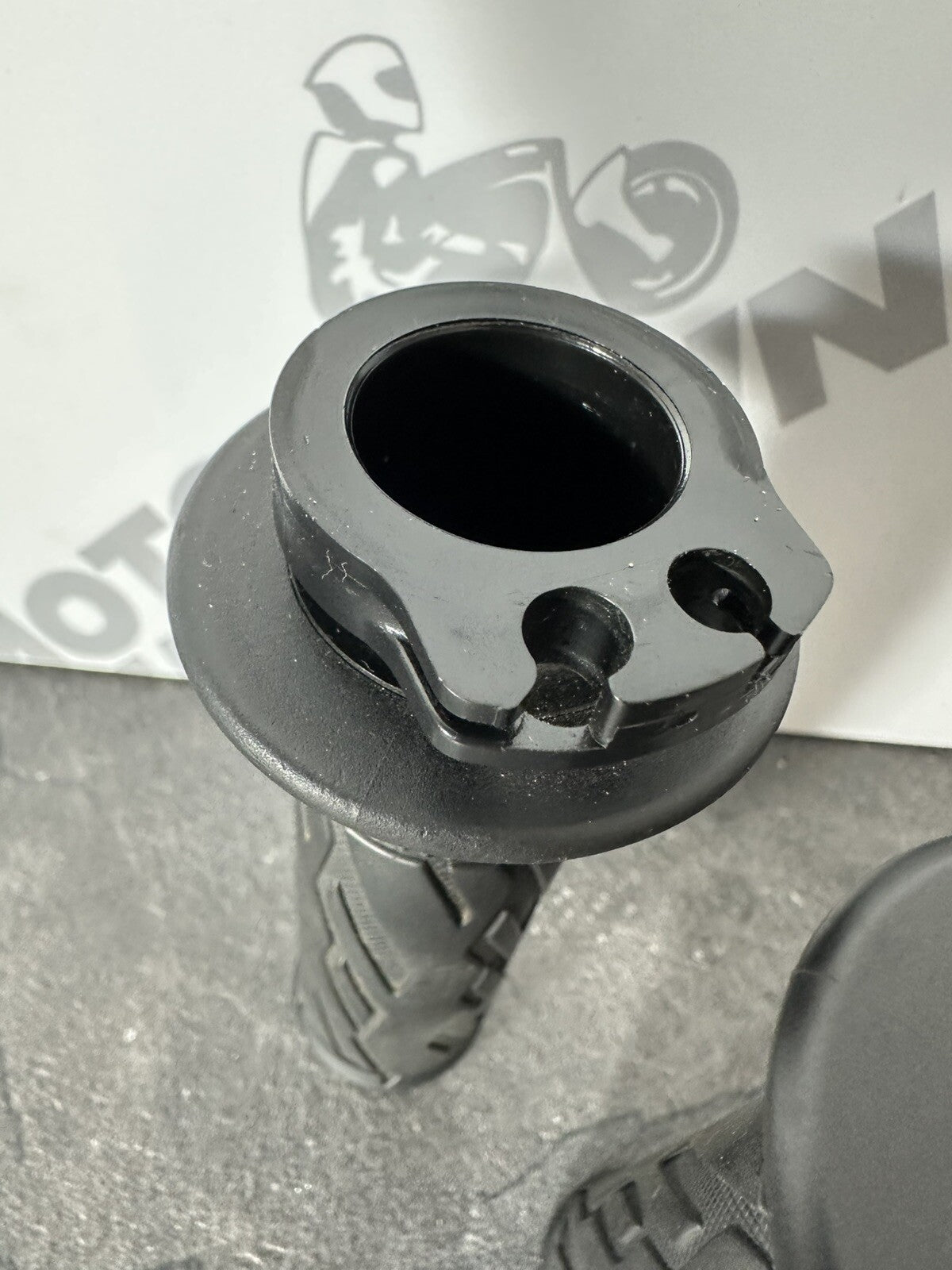 Suzuki GSXR 1300 2016 HAYABUSA Handlebar Grips Throttle Clutch Grip 18408 Miles