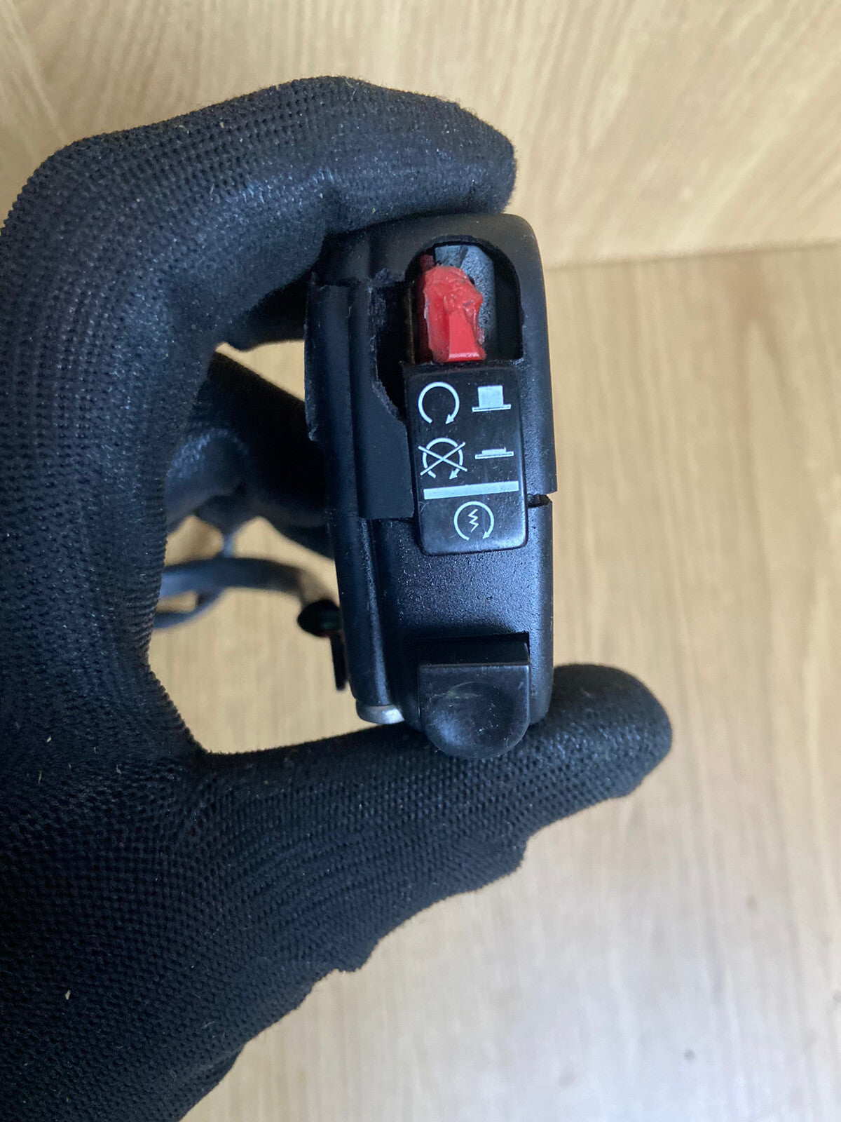 Aprilia Tuono V4 1100 Factory right hand handlebar kill switch SPARES / REPAIRS