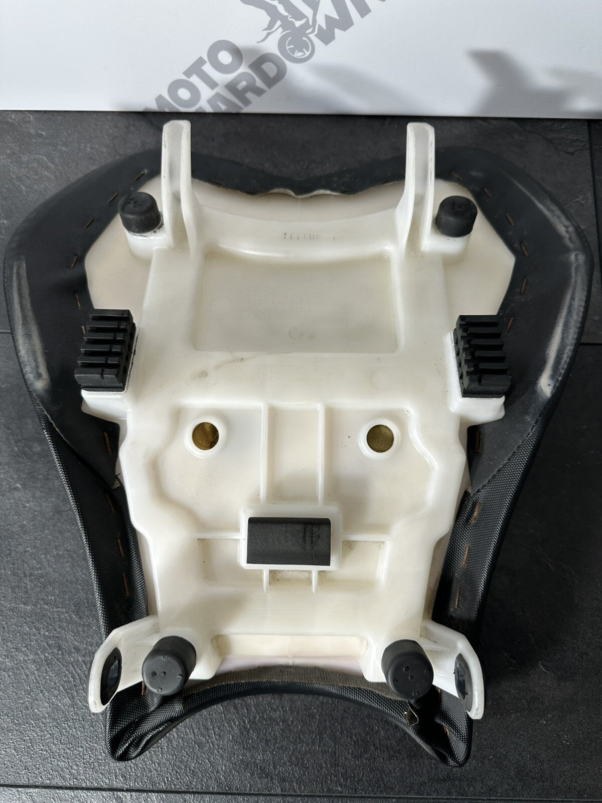 Suzuki GSXR 1000 2014 Riders Seat Front Seat Saddle 22774 Miles 2009-2016 OEM