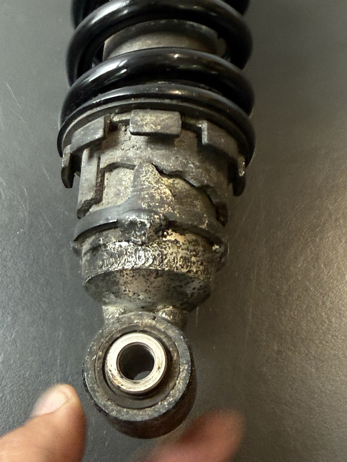 TRIUMPH TRIDENT 660 REAR SHOCK TRIDENT 660 Rear Shock OEM YEAR 2021-2024