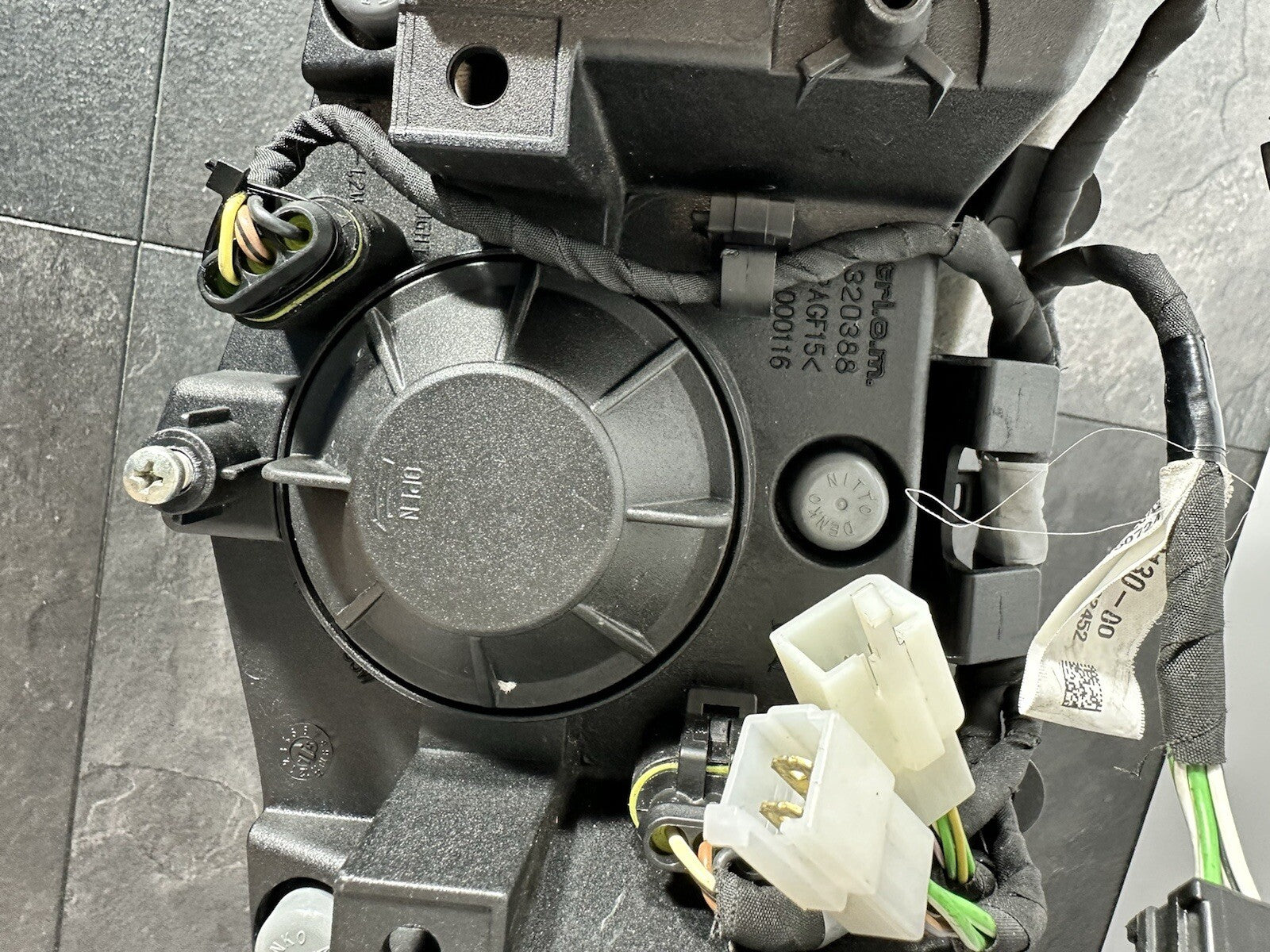 Aprilia RSV4 RF 1000 2016 Headlight Assembly Light Cluster 2015-2020 OEM Tuono