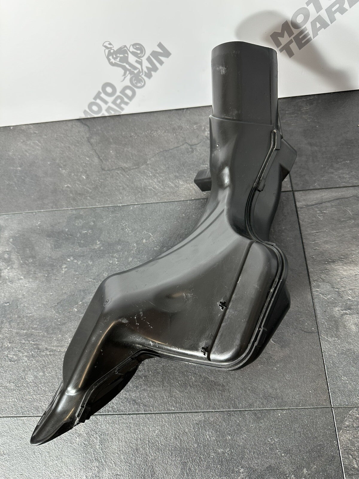 Suzuki GSXR 1300 2016 HAYABUSA Right Air Intake Duct Tube 18408 Miles OEM