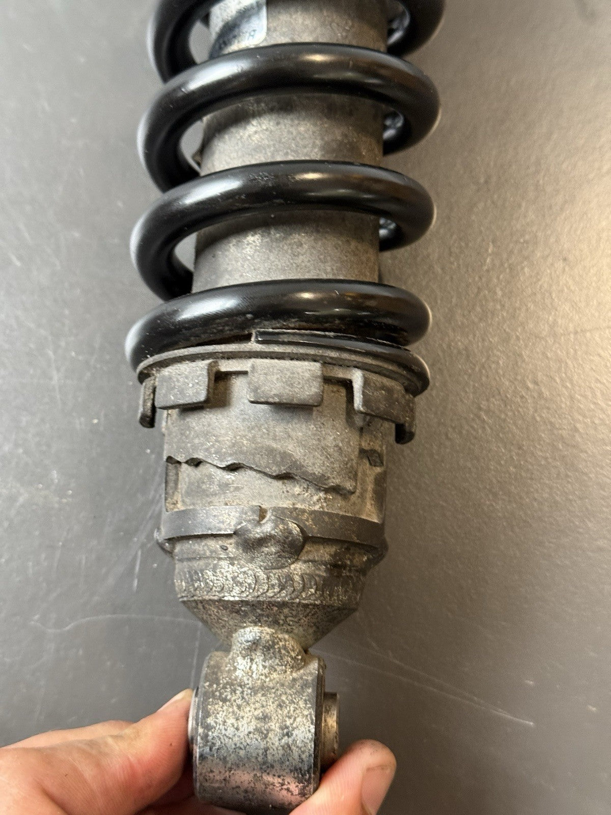 TRIUMPH TRIDENT 660 REAR SHOCK TRIDENT 660 Rear Shock OEM YEAR 2021-2024