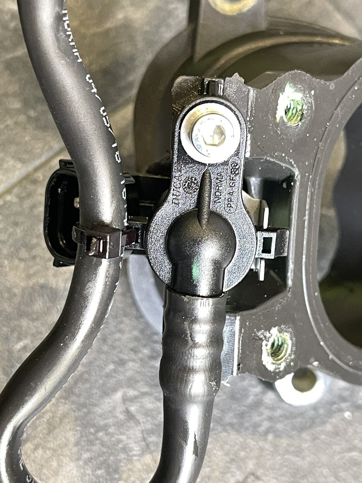 Ducati Panigale V4S V4 2018-2021 Bottom Injectors Air Funnel Only 2986 Miles OEM