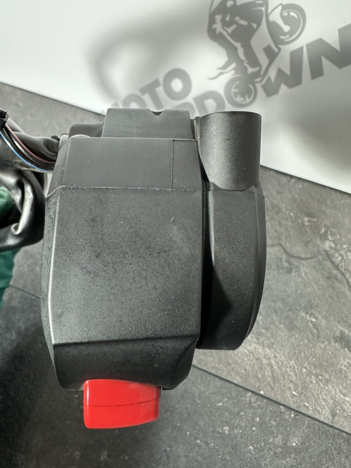 Suzuki GSXR 1300 2016 HAYABUSA Right Switchgear Kill Switch 18408 Miles OEM