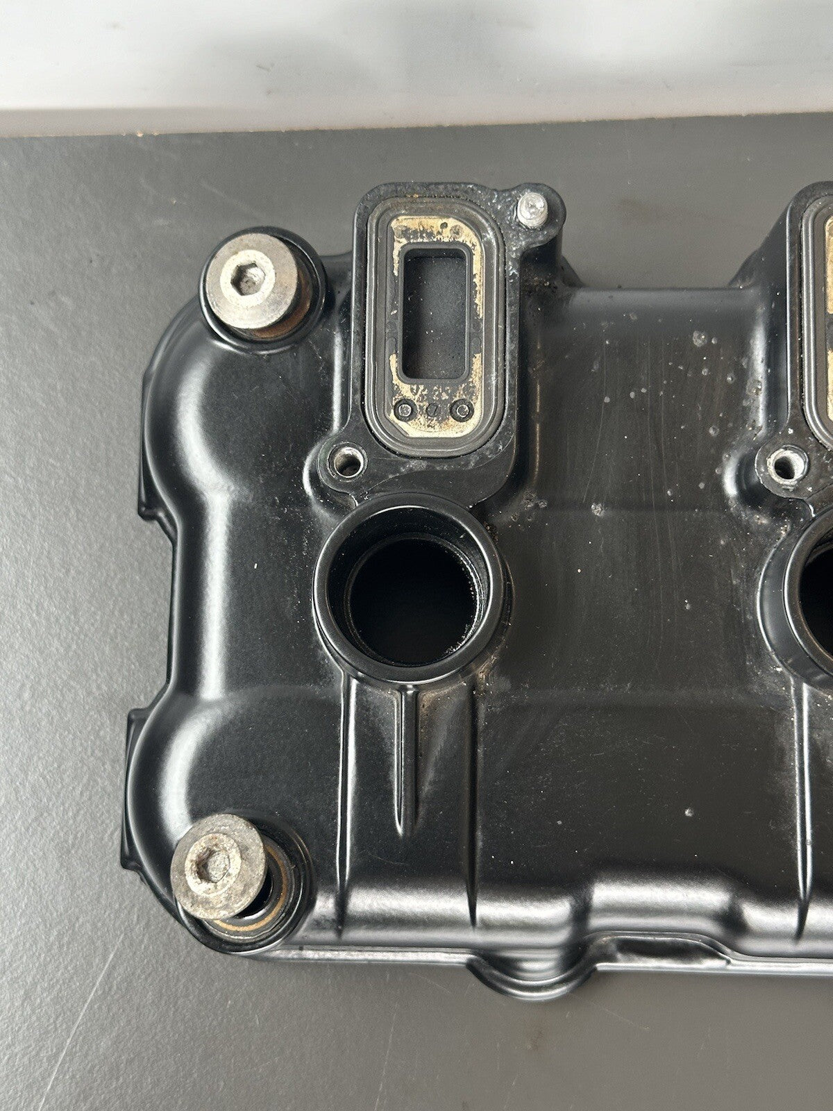Speed Triple 1050 Engine Rocker Cam Cover Genuine Triumph 2011-2015 DESCRIPTION
