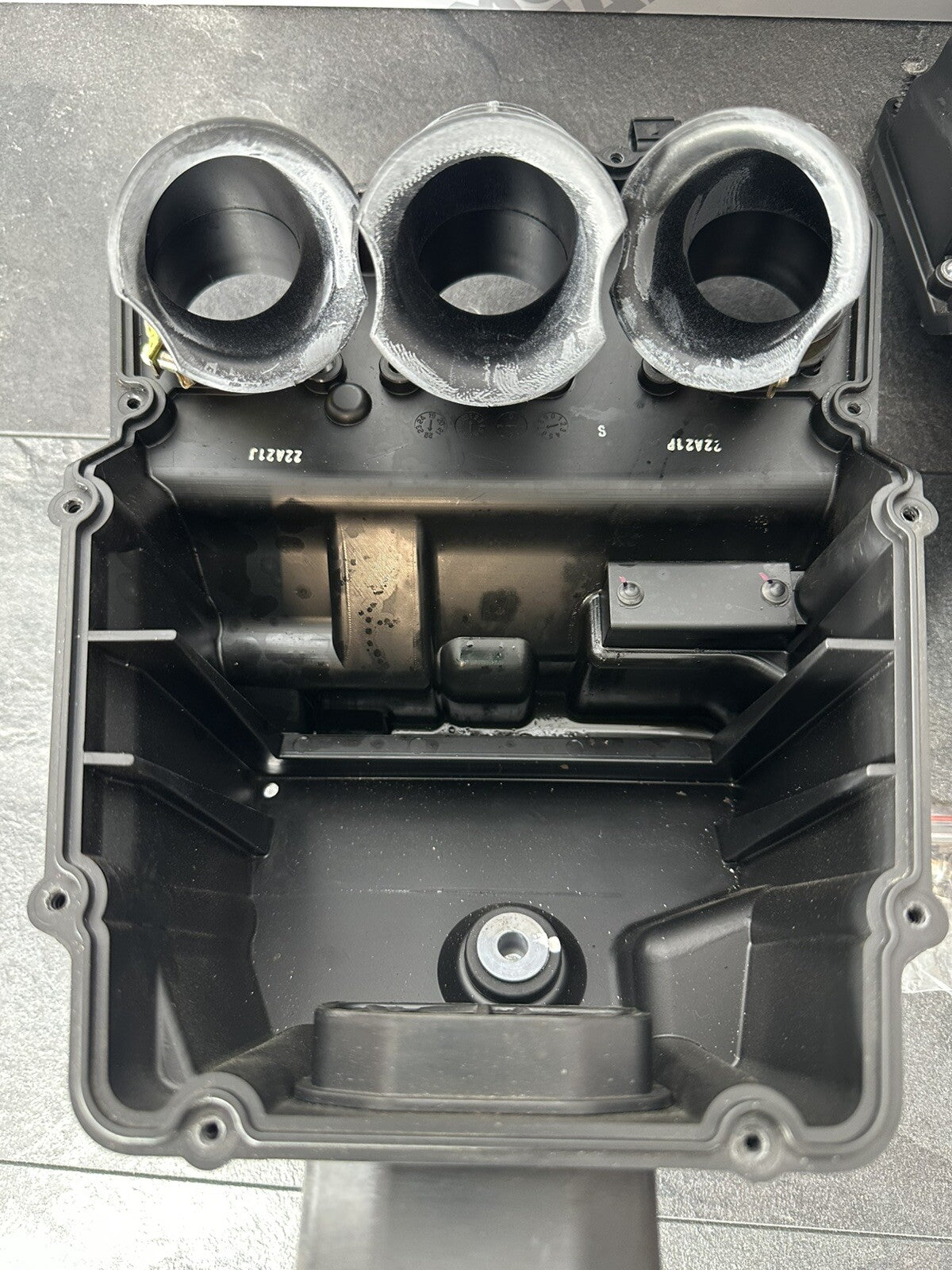 Triumph TIGER 900 GT PRO 2022 Airbox Air Filter Housing 6337 Miles 2020-2023