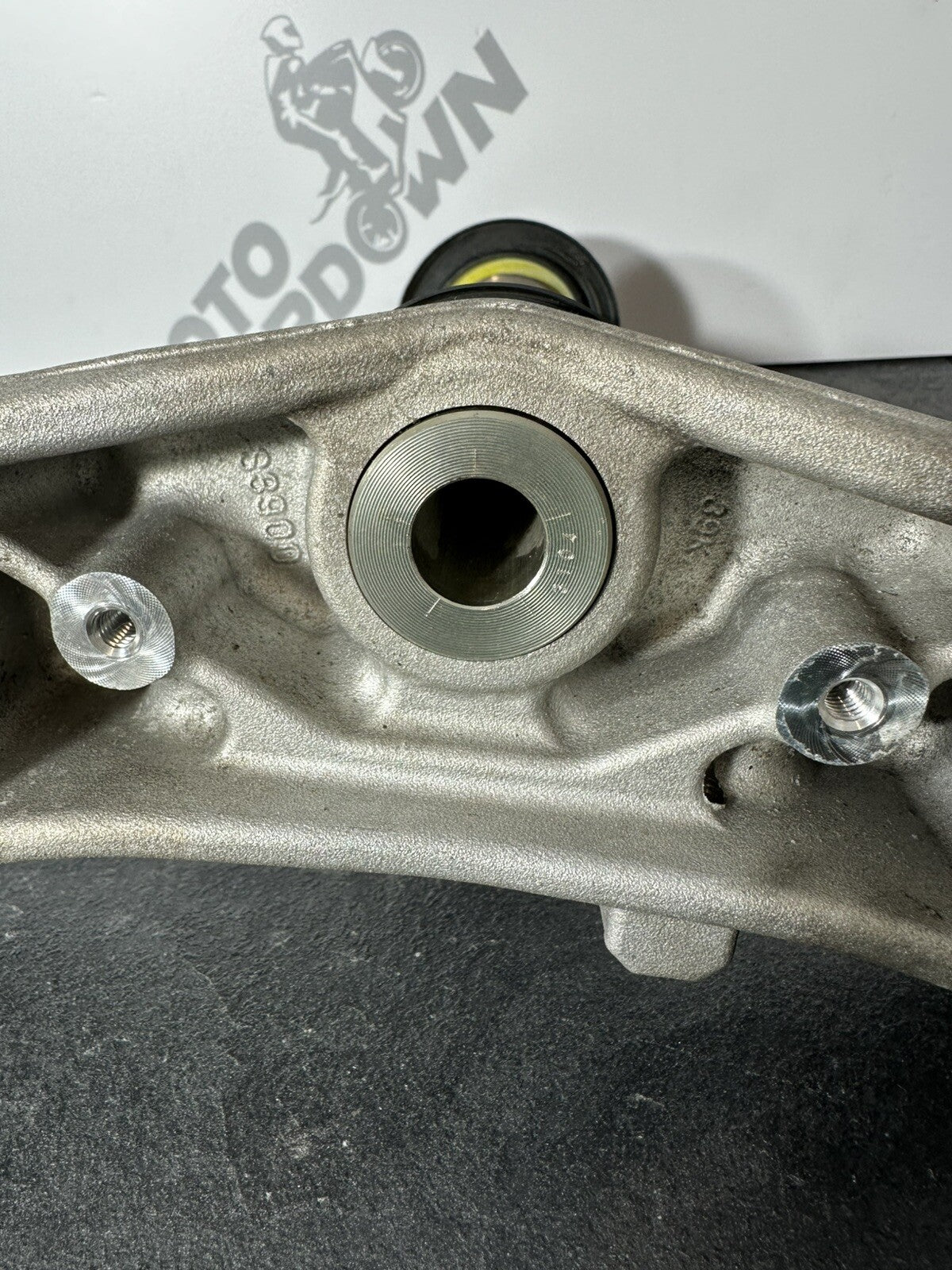 Suzuki GSXR 1000 2014 Lower Yoke Bottom Yoke Bearings 22774 Miles 2009-2016 OEM