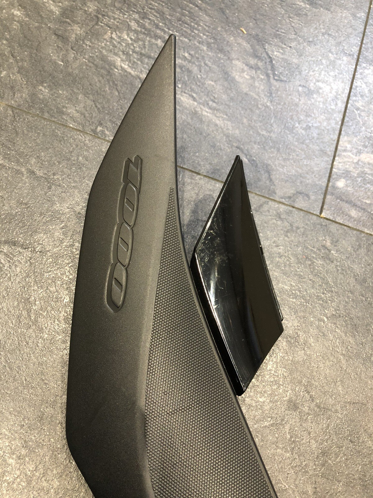 Suzuki GSXR 1000 2020 Right Tank Seat Fairing Panel 2017-2020 OEM L7 L8 L9 M0