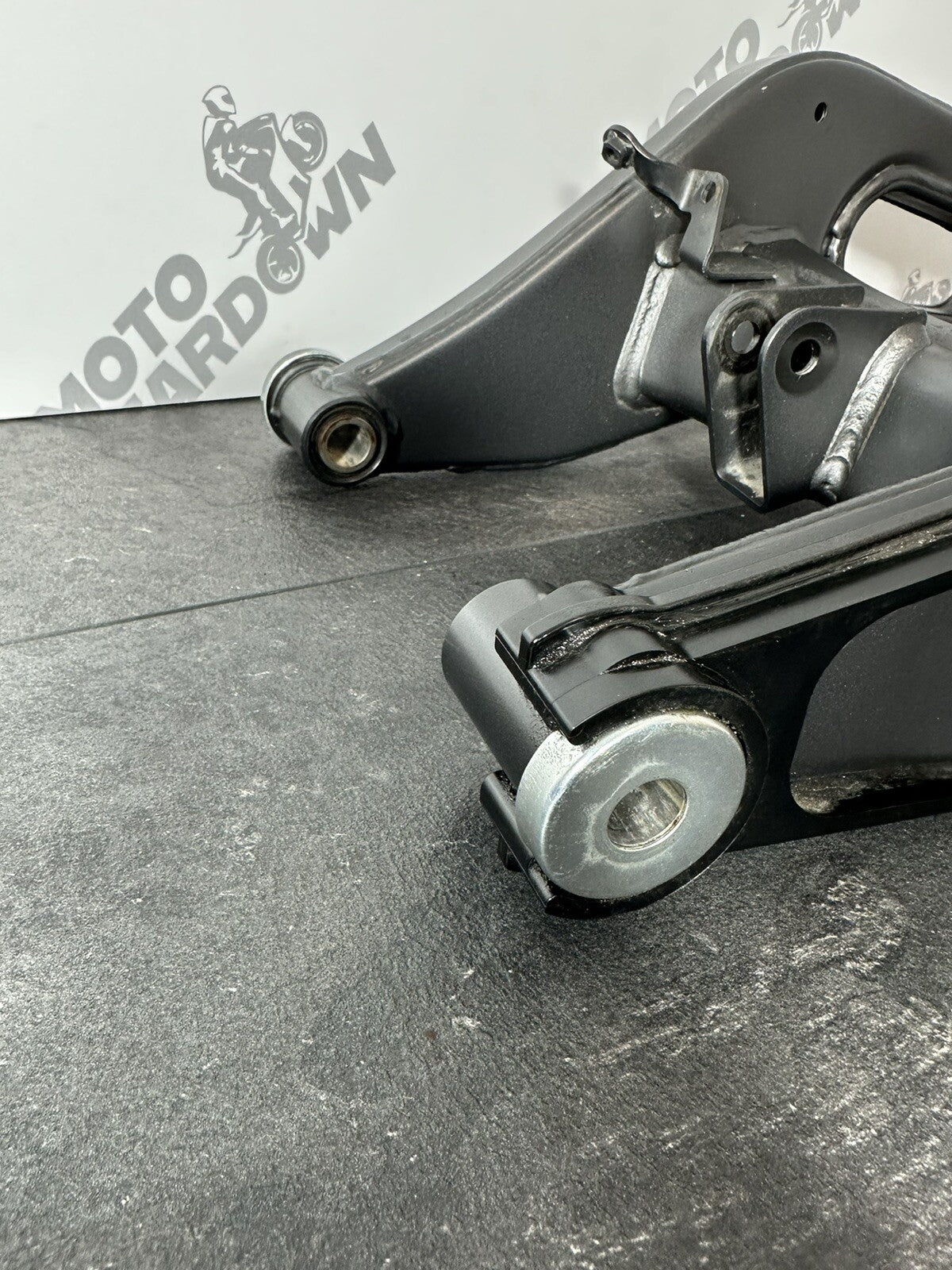 Yamaha R7 690 2024 Swingarm Swinging Arm Only 1784 Mile 2022 2023 OEM