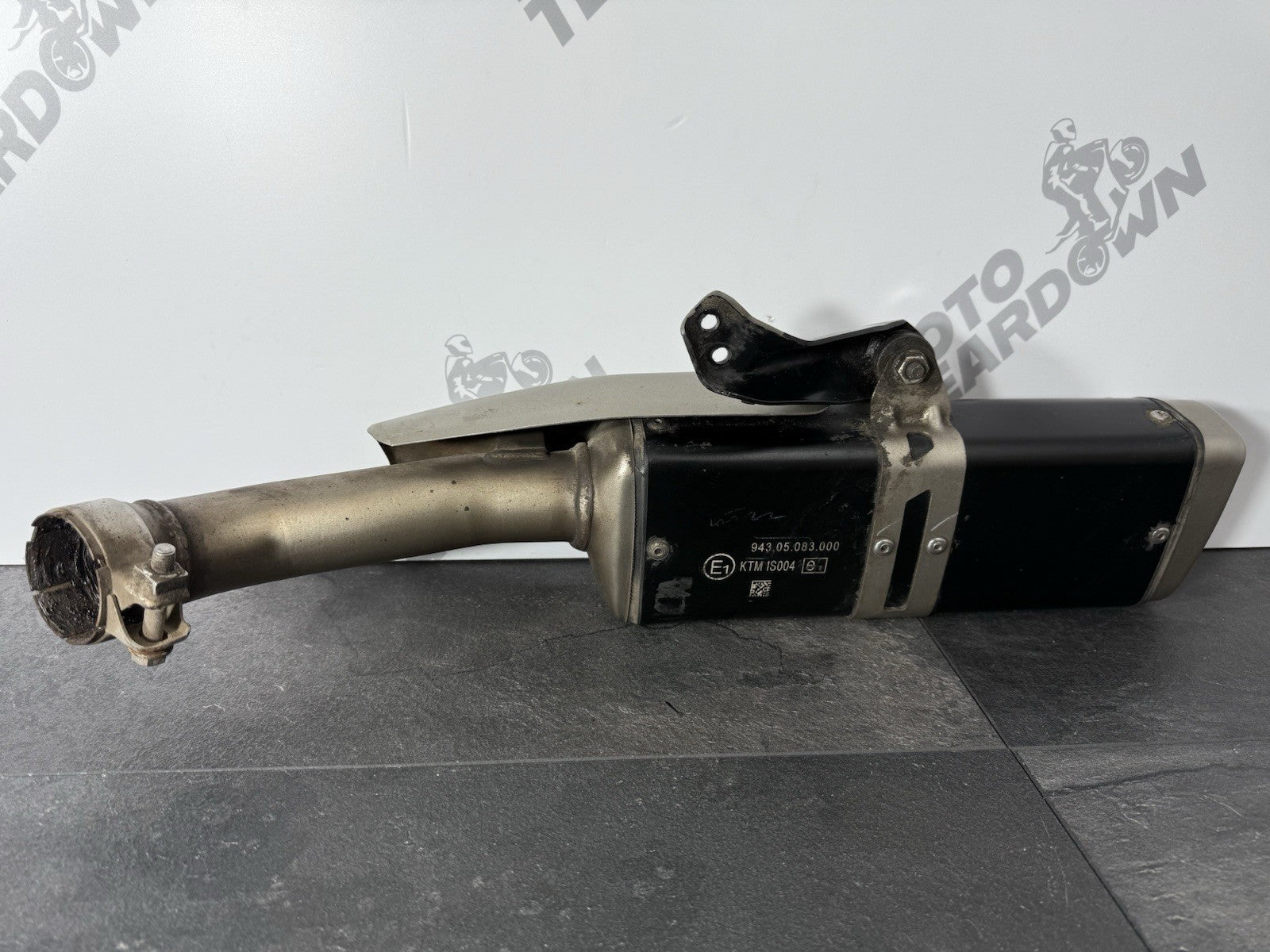 6f537587-dd44-401f-9a79-7bd41820eb10