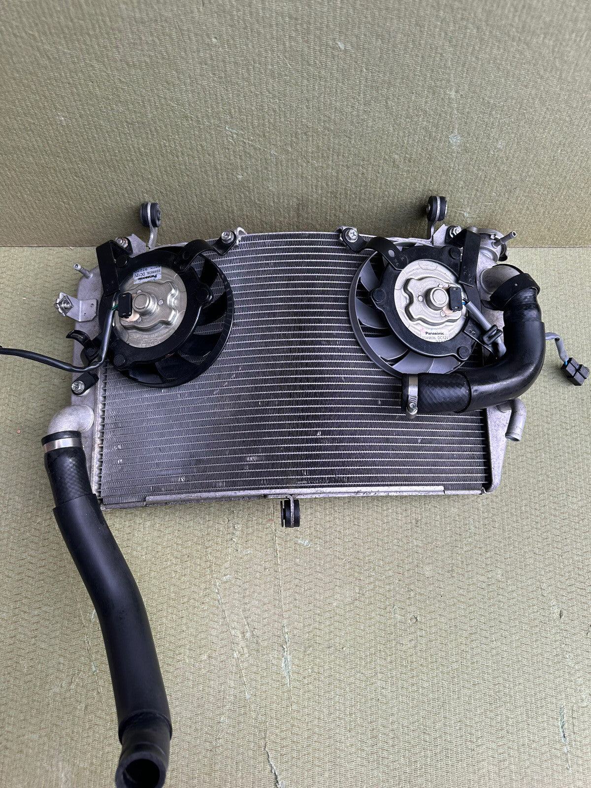 YAMAHA R1 14B RADIATOR AND FANS BIG BANG YZF 1000 2009-2014 Yamaha R1 Radiator