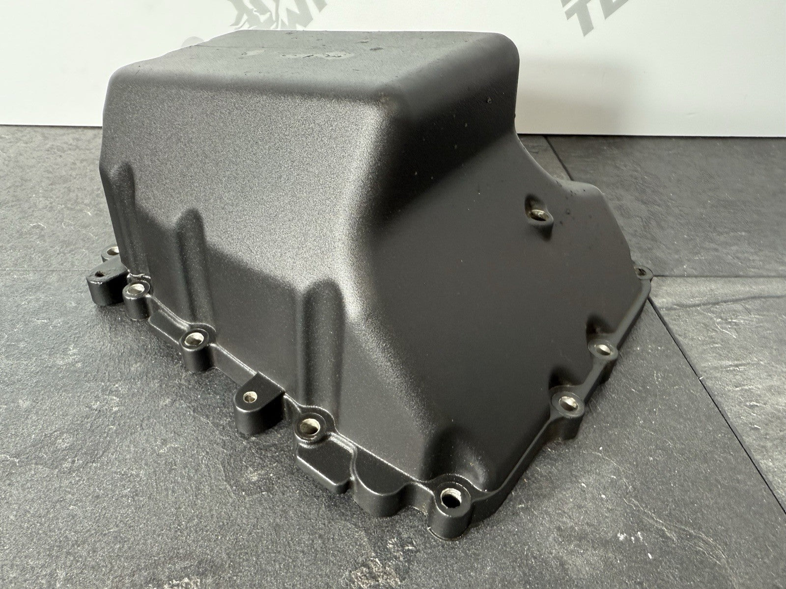 Triumph Street Triple 765 R 2017 Oil Sump Engine Sump & Bolts 18498m 2018-2021