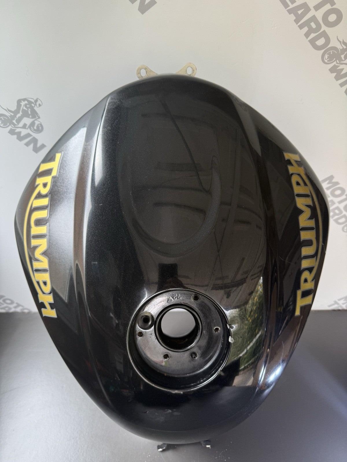 TRIUMPH STREET TRIPLE 675R PETROL TANK FUEL TANK YEAR 2010 675R SEE DESCRIPTION