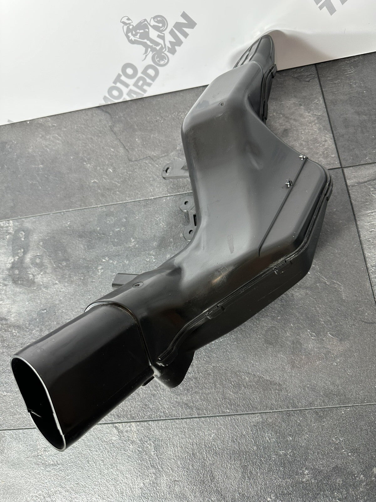 Suzuki GSXR 1300 2016 HAYABUSA Left Air Intake Duct Tube 18408 Miles OEM