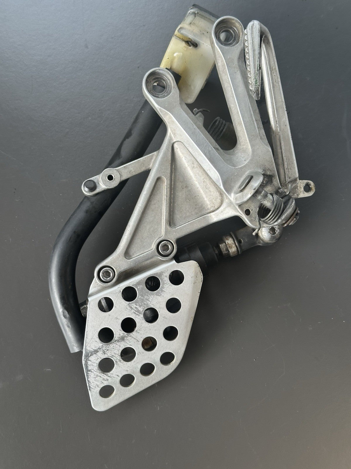 HONDA CBR1000RR FIREBLADE Right Front Footrest Hanger 2004-2005 SPARES/REPAIRS