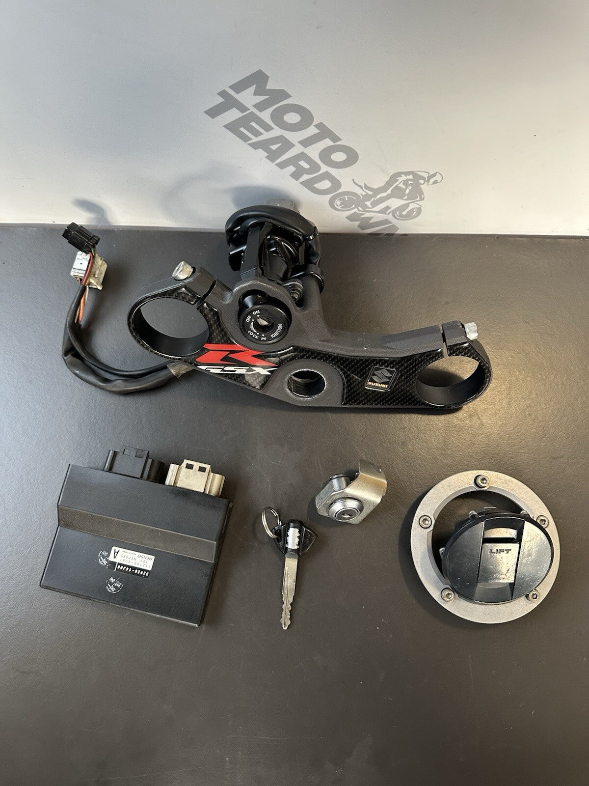Suzuki GSXR 600 750 ECU ignition fuel cap seat lock set & key 2011 - 2016 L1-L7