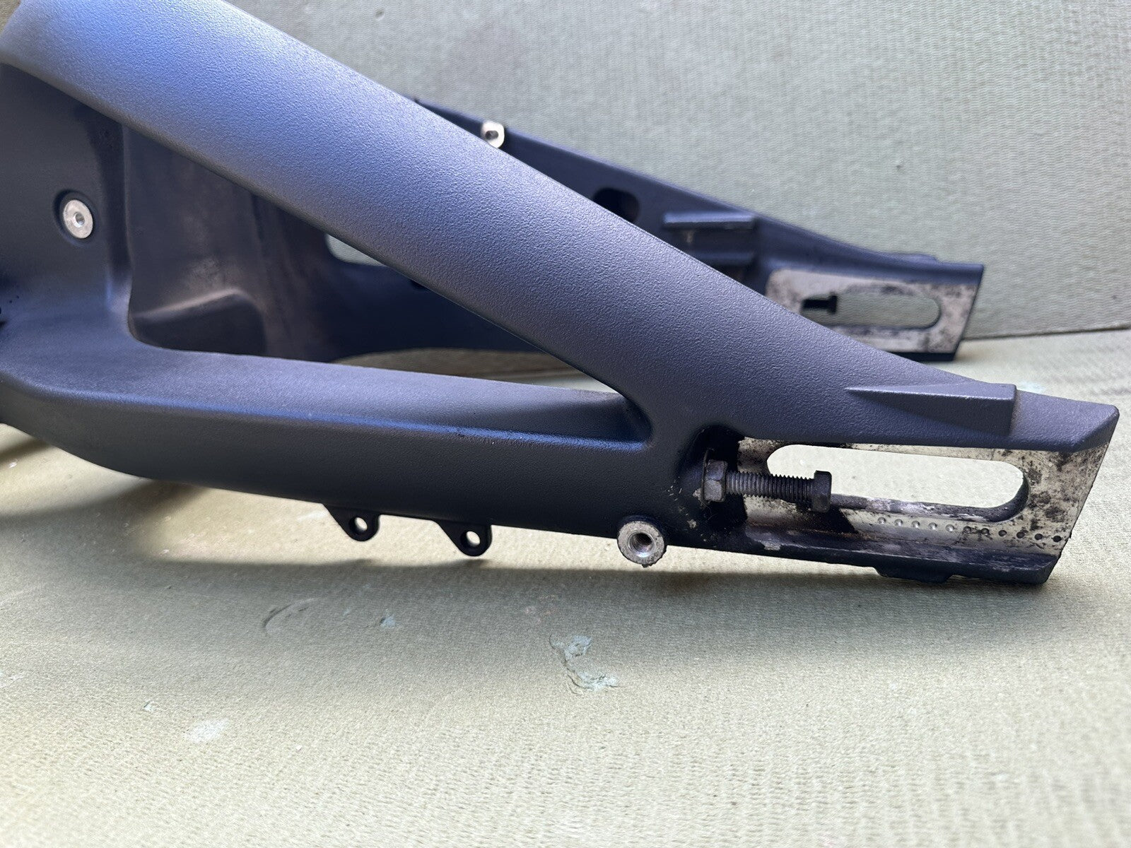 TRIUMPH Datona 675 R Swing Arm Swinging Arm READ DESCRIPTION OEM 2011 675 Swing