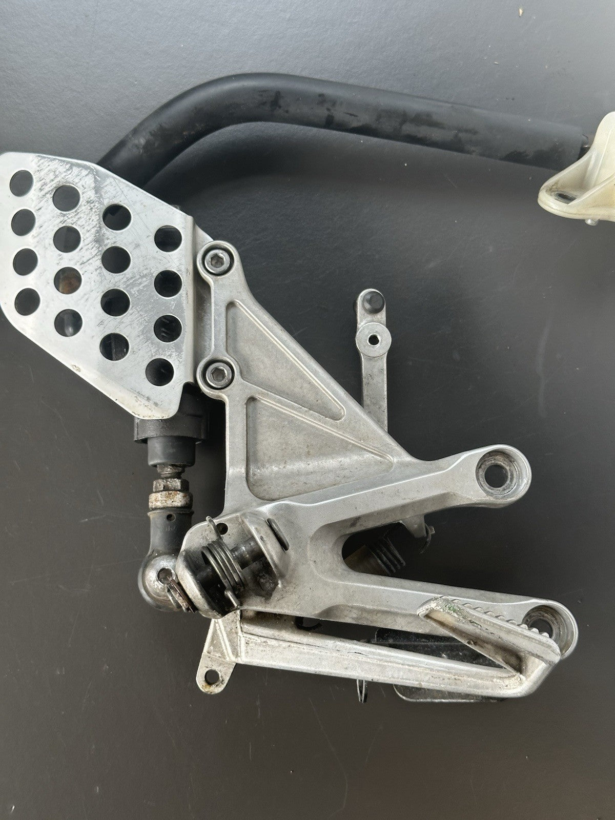 HONDA CBR1000RR FIREBLADE Right Front Footrest Hanger 2004-2005 SPARES/REPAIRS