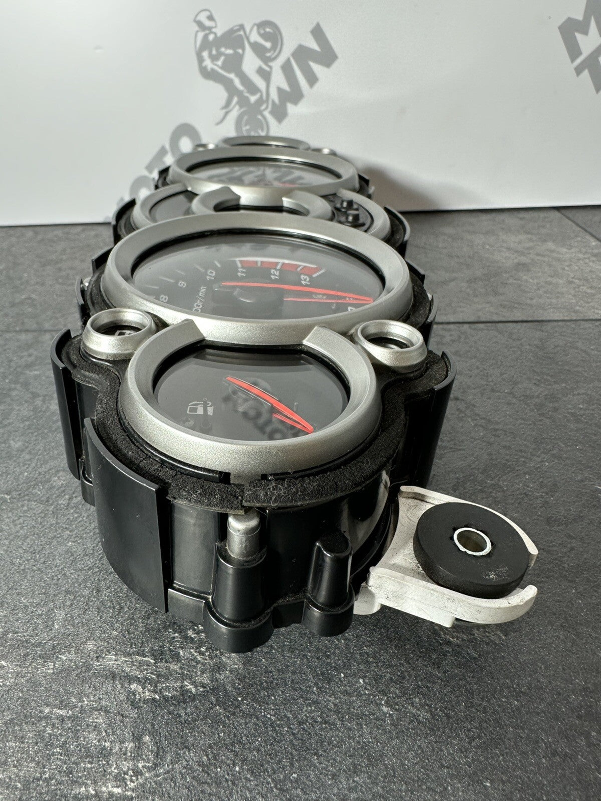 Suzuki GSXR 1300 2016 HAYABUSA Speedo Clocks Speedometer Dash 18408 Miles OEM