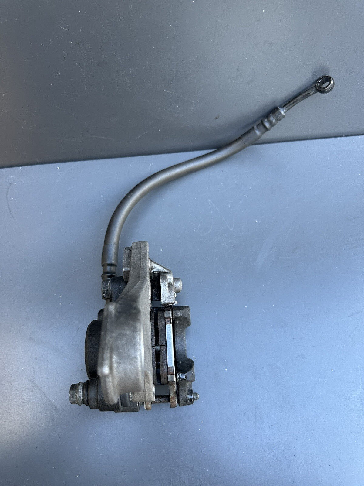 YAMAHA YZF R1 REAR BRAKE CALLIPER CALIPER WITH HANGER BRACKET 09-14 OEM R1 Brake