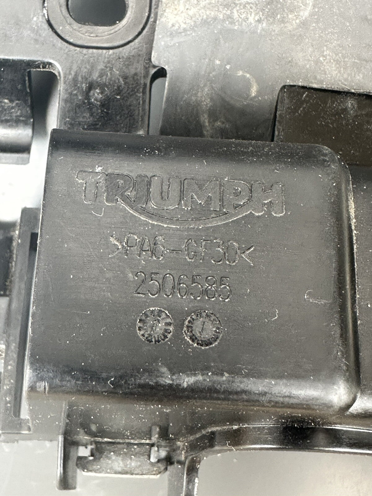 Triumph Speed Triple 1200 RR 2022 Aux Power Socket Moulding KCU Carrier T2506585