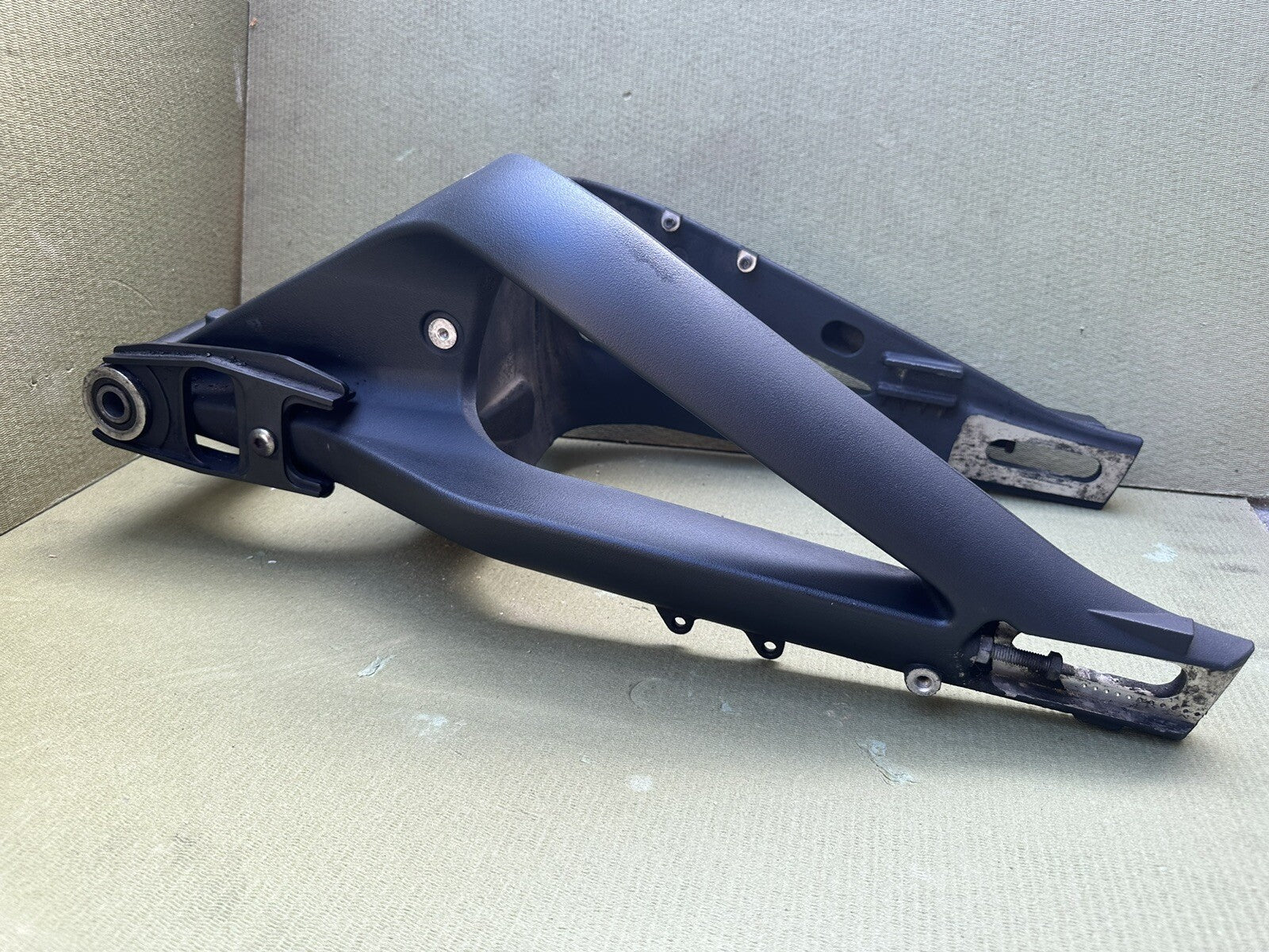TRIUMPH Datona 675 R Swing Arm Swinging Arm READ DESCRIPTION OEM 2011 675 Swing