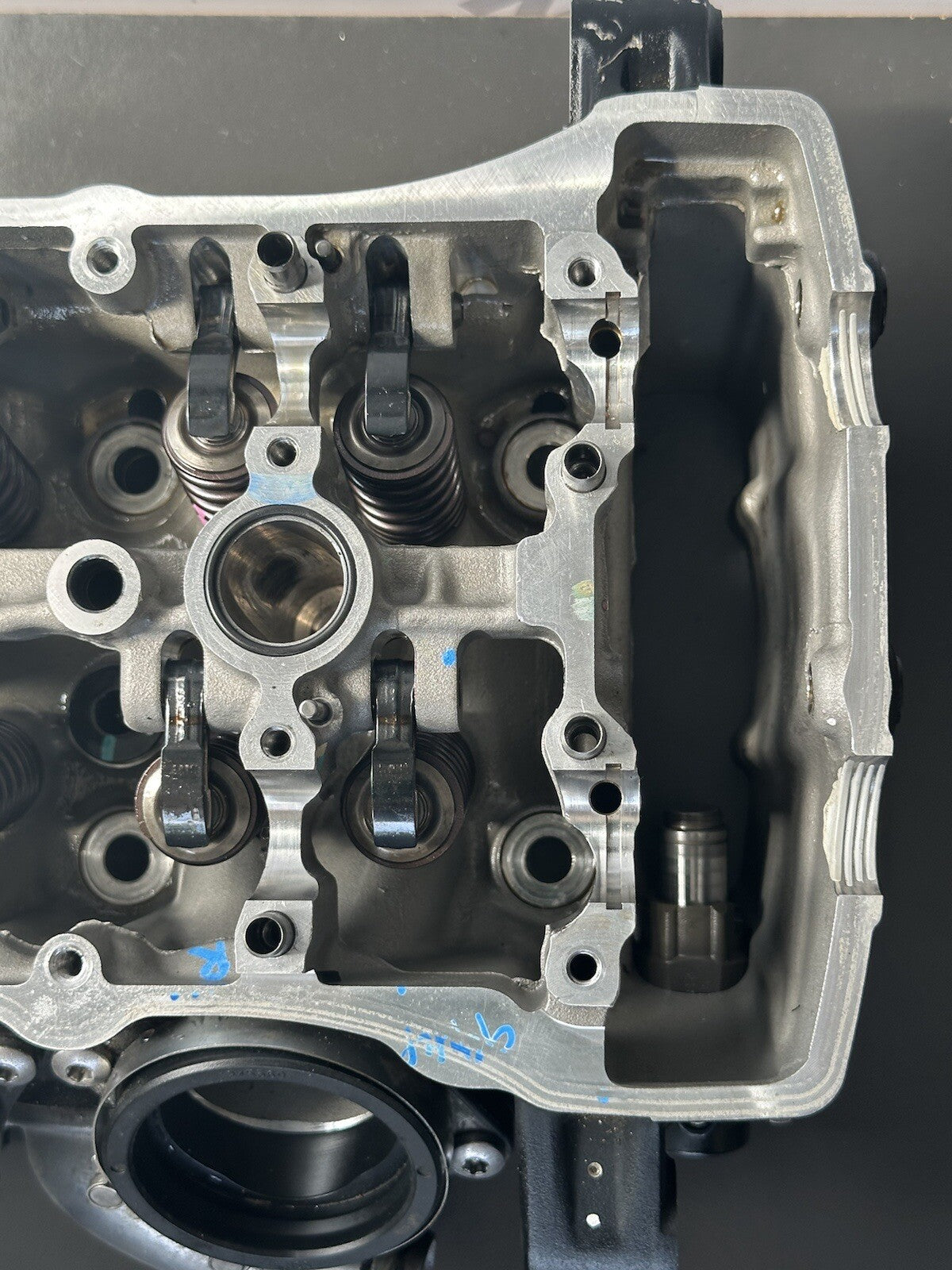 Triumph Speed Triple 1200 RR 2022 Engine Cylinder Head READ DESCRIPTION OEM