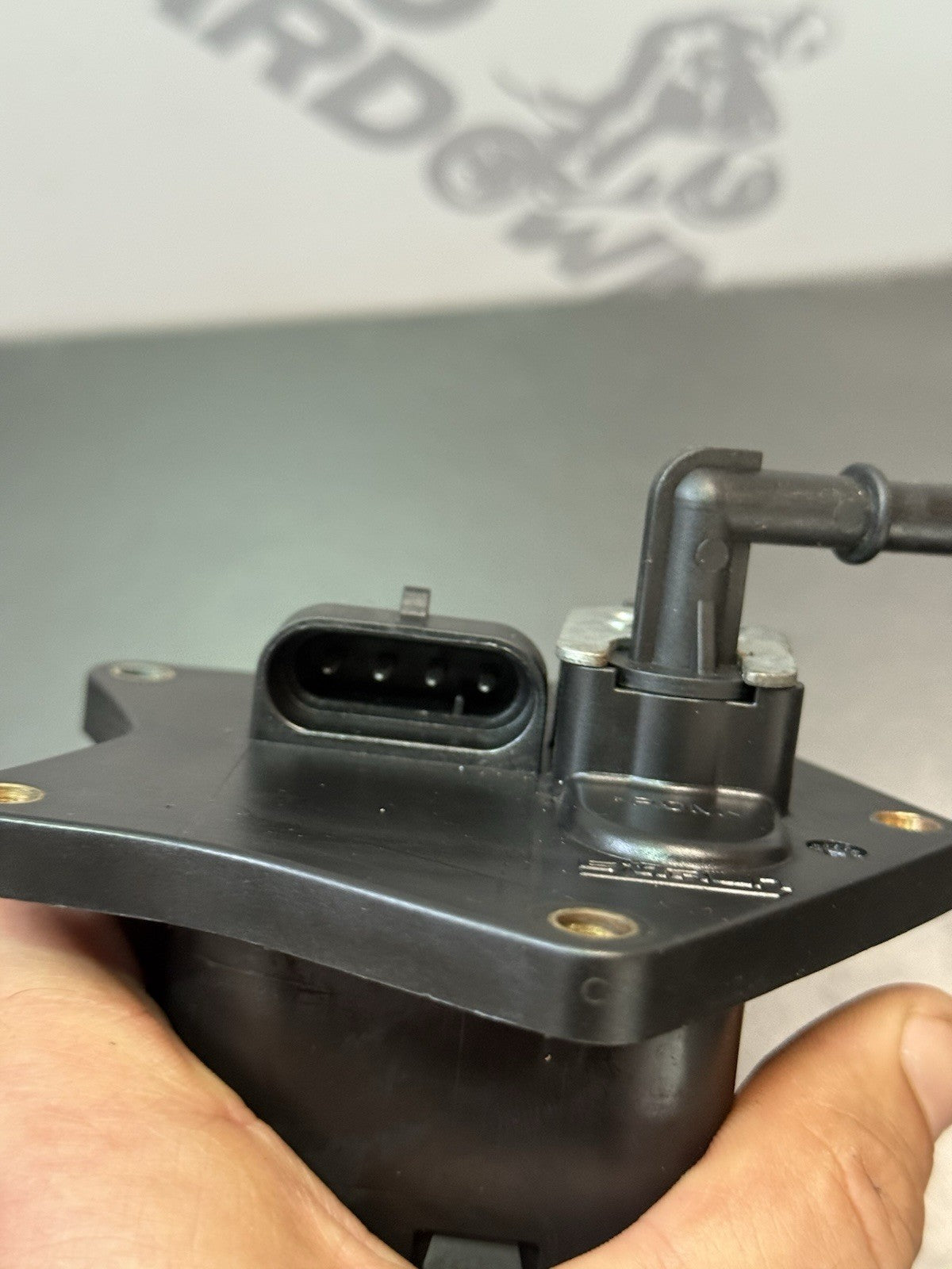 fd953870-f4a9-42f5-84d1-8e3783aab34e