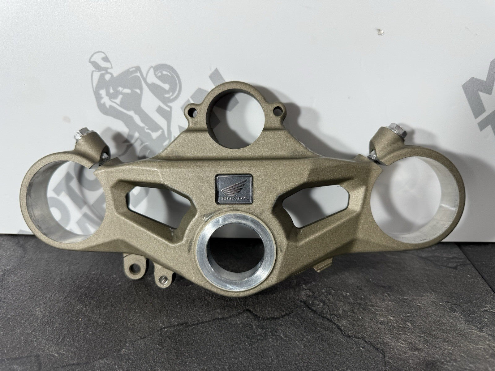 084ec21e-e2c6-4037-acdc-a5b5c2581153