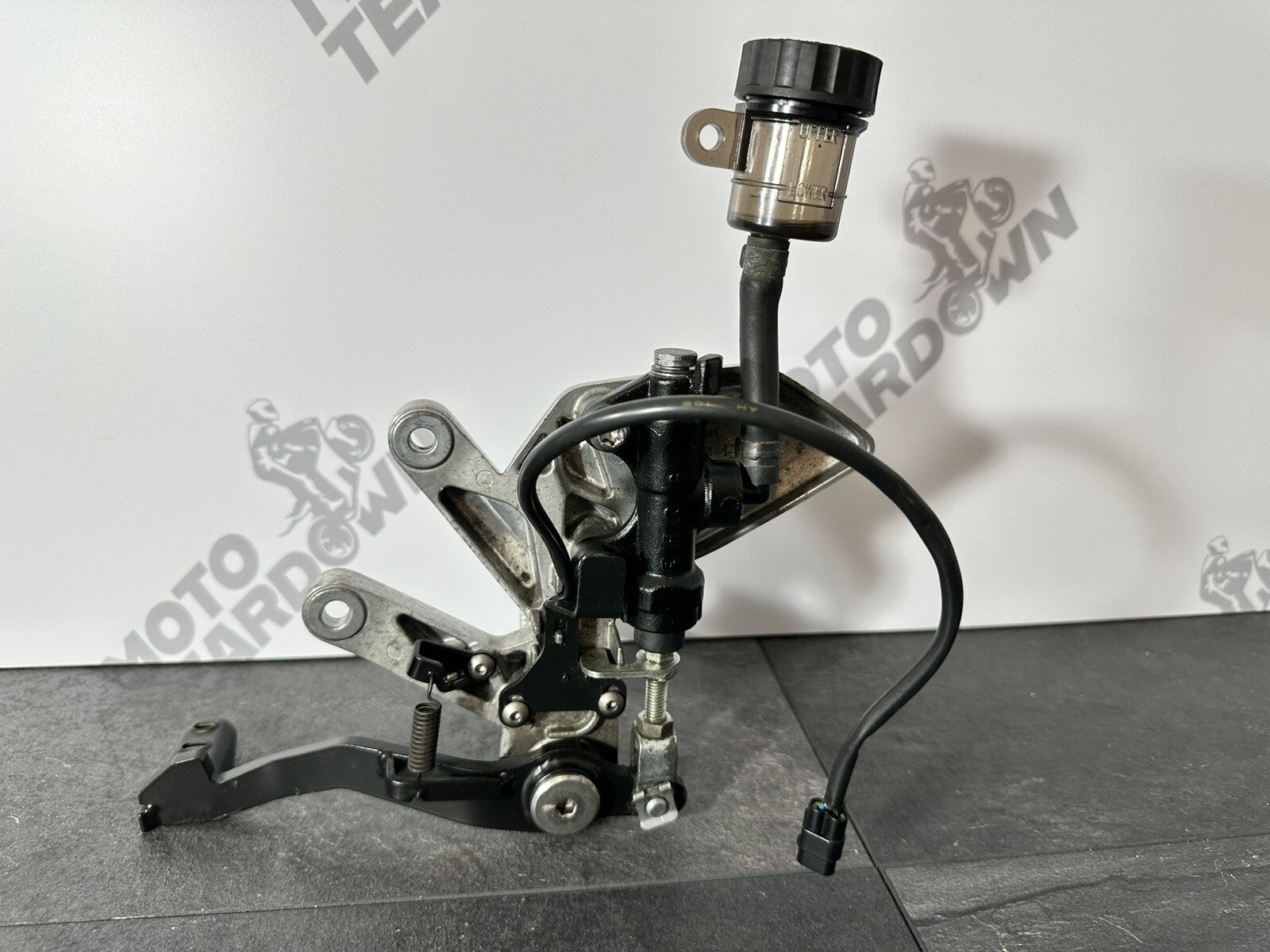 Triumph Trident 660 2022 Right Rearset Footrest Mastercylinder 2962 Mile 2021-24