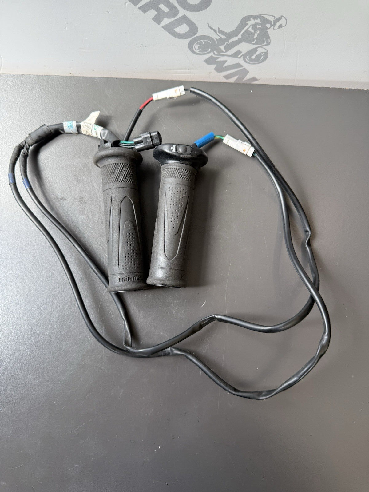 TRIUMPH TRIDENT 660 HEATED GRIPS 2021-2024 Trident Heated Grips OEM ONE IS TORN