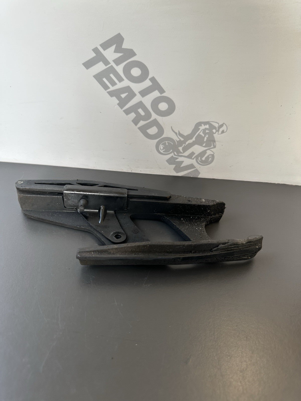 TRIUMPH STREET TRIPLE 675 675R CHAIN GUIDE 675 Chain Guide 2007-2011 OEM