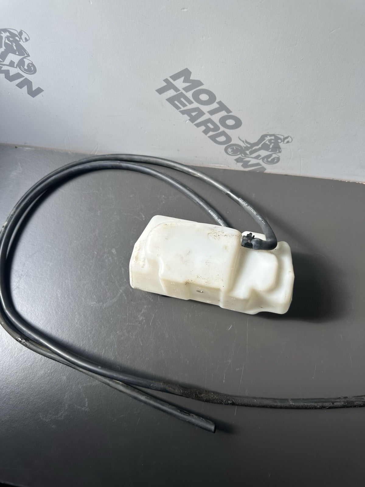 TRIUMPH STREET TRIPLE 675 675R COOLANT BOTTLE Radiator Coolant Bottle T2102200