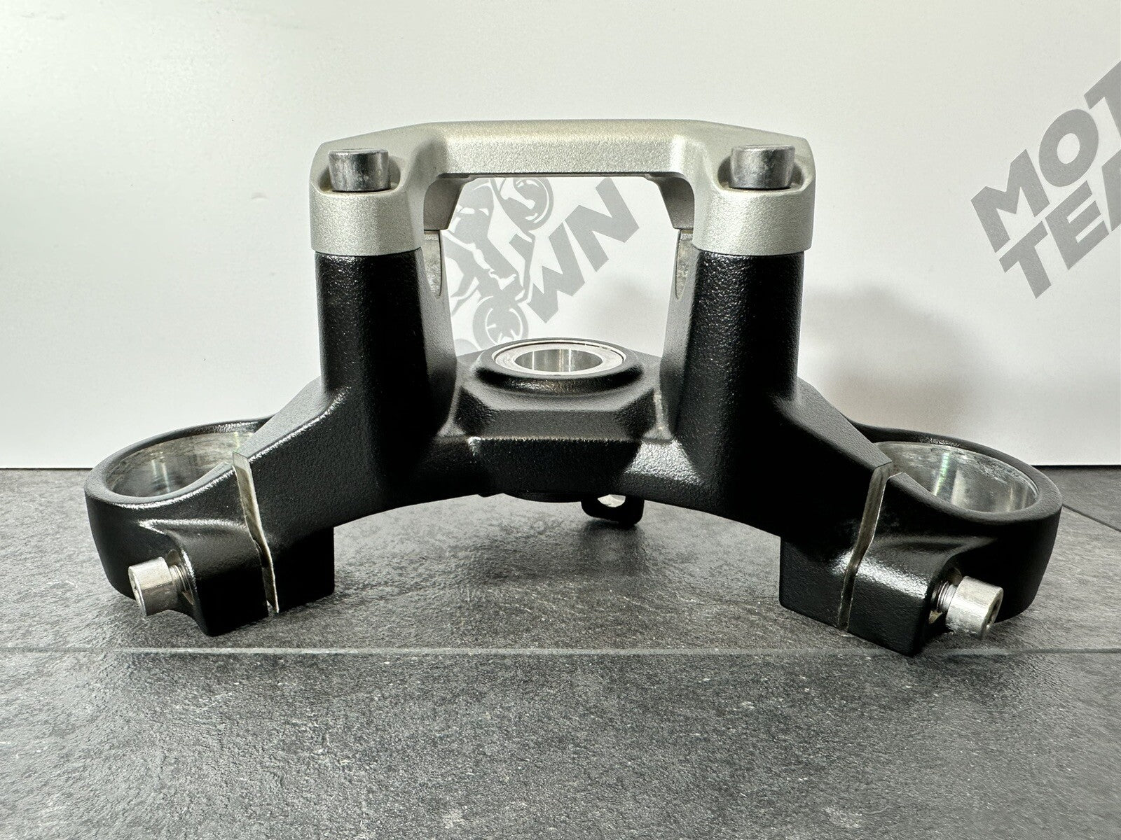 Triumph Trident 660 2022 Top Yoke & Risers Clamps 2962 Miles 2021-2024 OEM