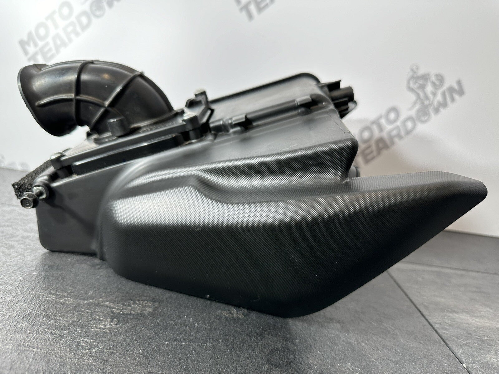 Yamaha R7 690 2024 Airbox Air Box Air Intake Filter Housing 1784 Miles 2022 2023