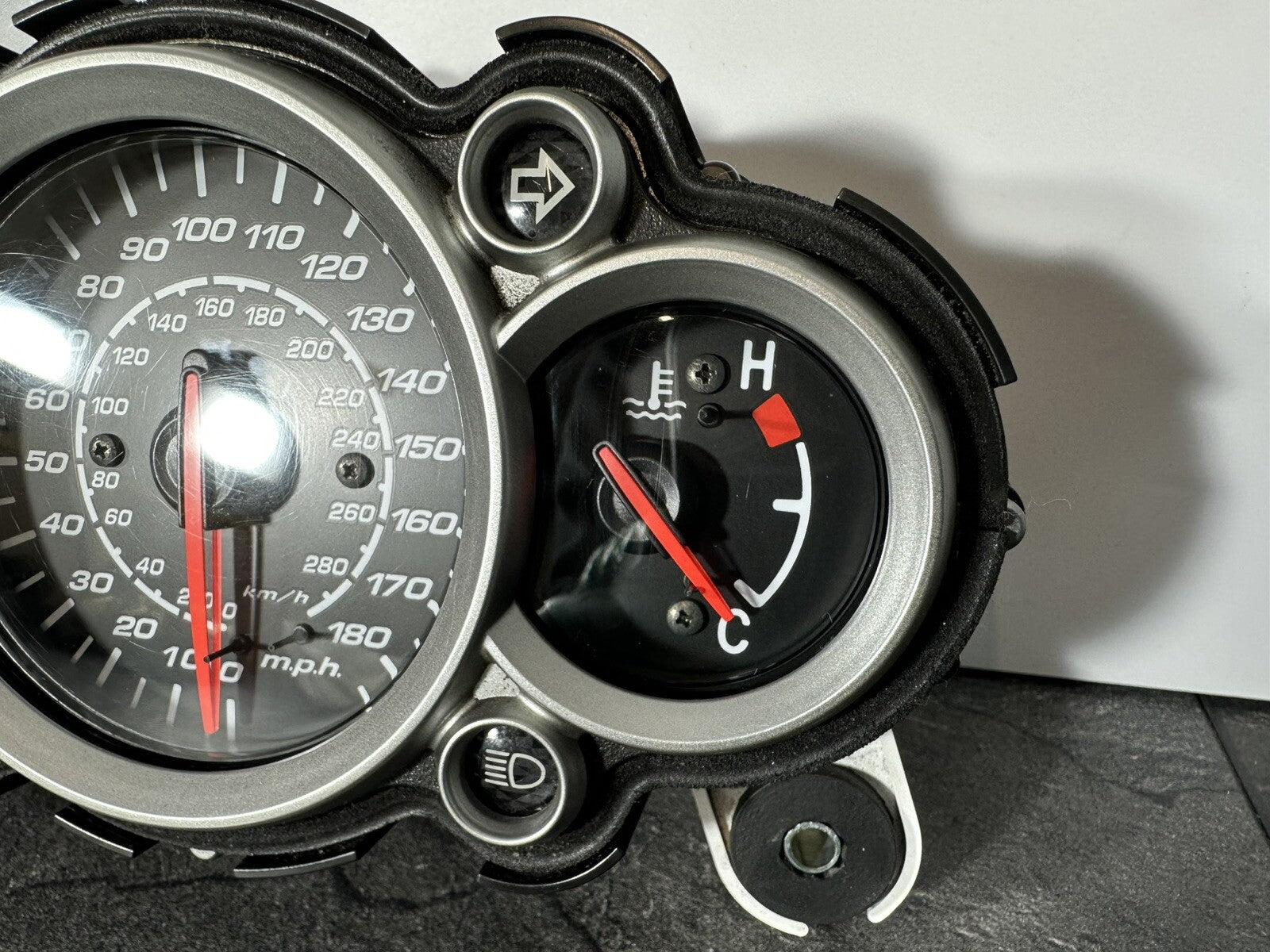 Suzuki GSXR 1300 2016 HAYABUSA Speedo Clocks Speedometer Dash 18408 Miles OEM