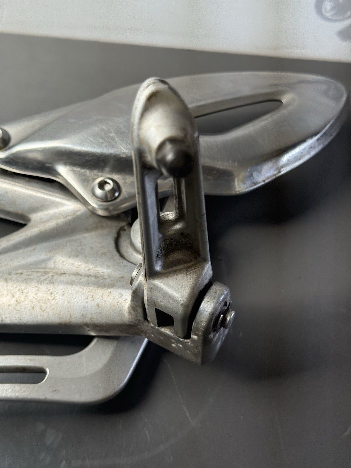 TRIUMPH STREET TRIPLE 675 675R Left Footrest Left Foot Hanger 2007-11 BENT PEDAL